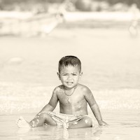 /album/wallpapers/a090407-ko-lipeh-thailand-low-tide-boy-sandy-mud-black-white-travel-photography-img-1049-jpg/